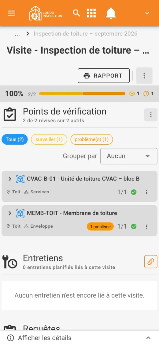 Une inspection de toiture sur téléphone, terminée, avec un élément à surveiller et un problème relevé